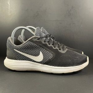 Nike Revolution 3 women’s size 7